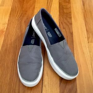 Toms charcoal gray size 8 women’s